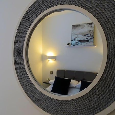 Apt 3 - Queens Court Scarborough Bagian luar foto