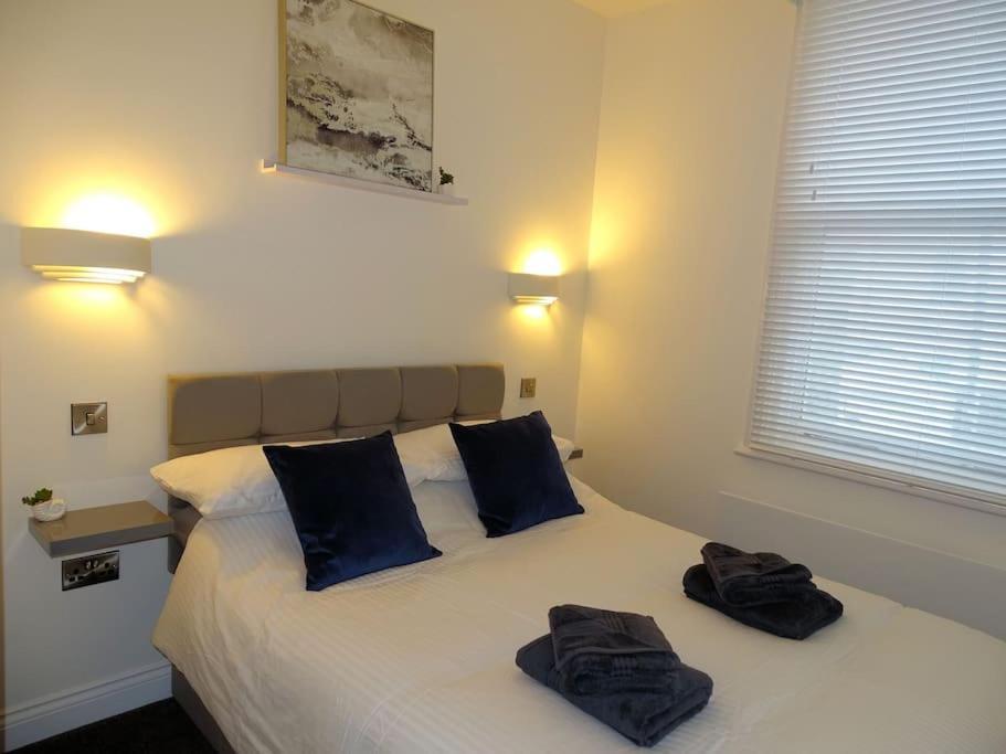 Apt 3 - Queens Court Scarborough Bagian luar foto