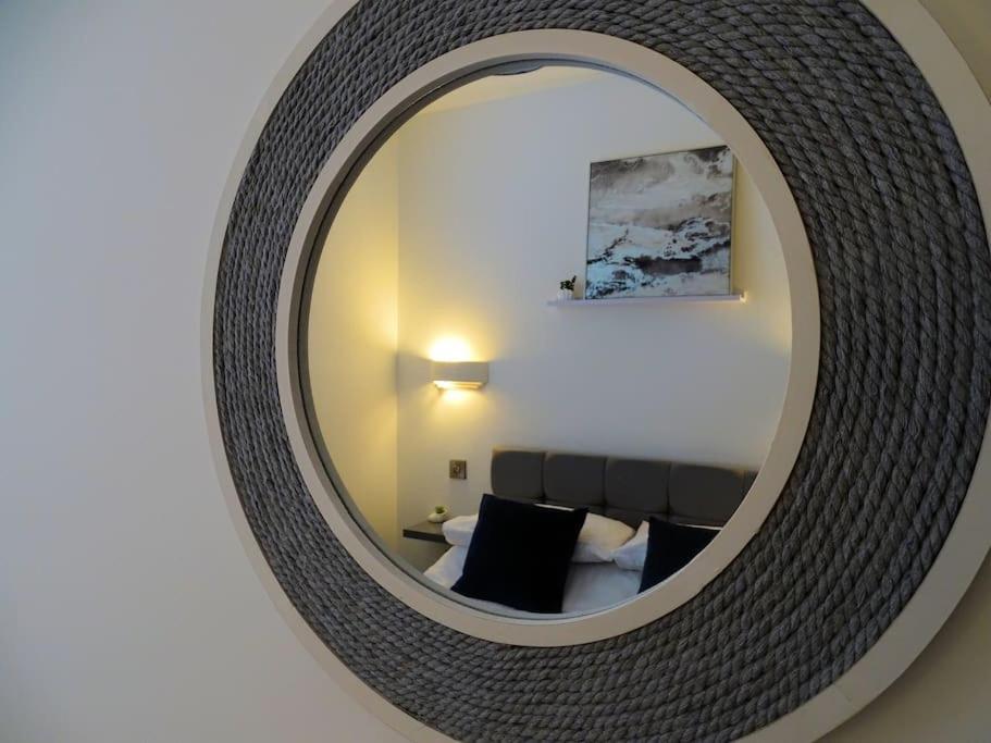 Apt 3 - Queens Court Scarborough Bagian luar foto
