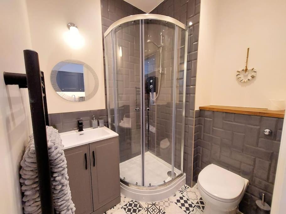 Apt 3 - Queens Court Scarborough Bagian luar foto